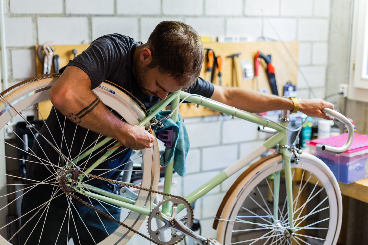 Rusty-Rabbit-Bikes-Bhend-interlaken-mamo-photography-kmu-fotografie-businessfotos-schweiz-fotograf-interlaken