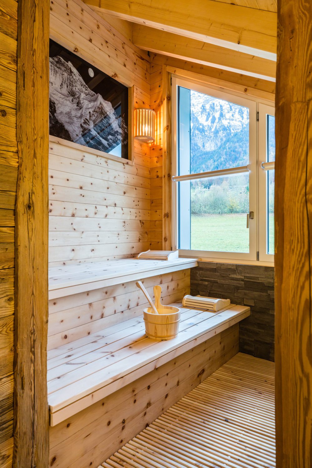 Frutiger Schreinerei Innenarchitekturfotografie küchenfotos bad individuelle schränke sauna fotografie mamo photography interlaken