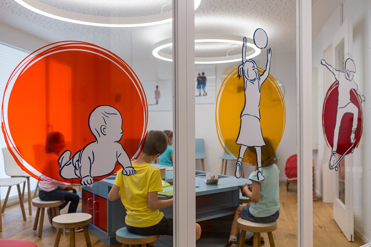 kinderarzt interlaken dr pirker anna matthias fmh kindermedizin jugendmedizin fotograf interlaken mamo photography innenarchitektur portraits interior