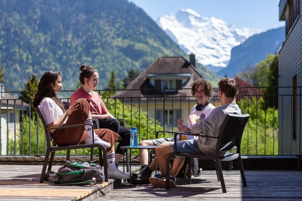 Hotelfotografie-Interlaken-MAMO-Photography-Backpackers-Villa-Sonnenhof-Switzerland-002-1 Hotelfotografie Lifestylefotografie Peoplefotografie Interlaken Fotograf mamo photography interlaken schweiz interiorfotografie