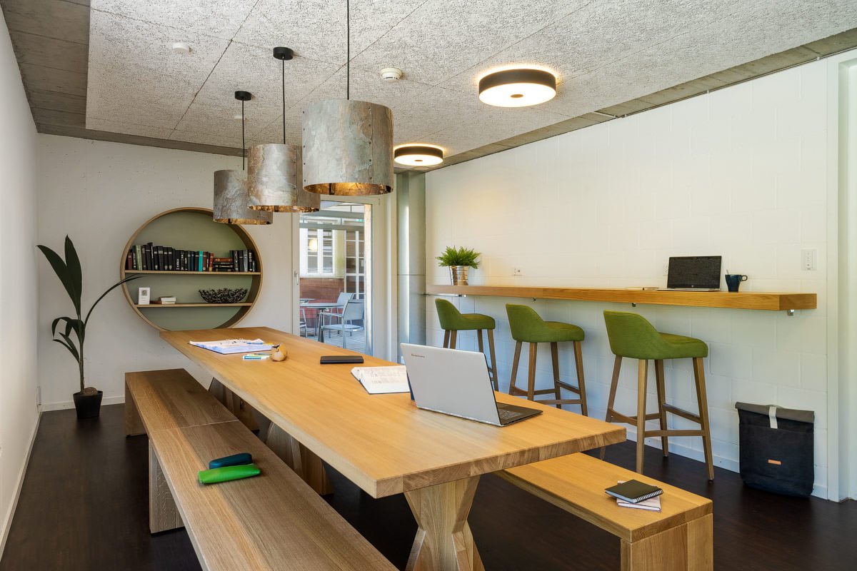 Coworking Interlaken Backpackers Villa Sonnenhof Interiorfotografie Moodfotos Fotograf Interlaken MAMO Photography Schweiz Lifestylefotos