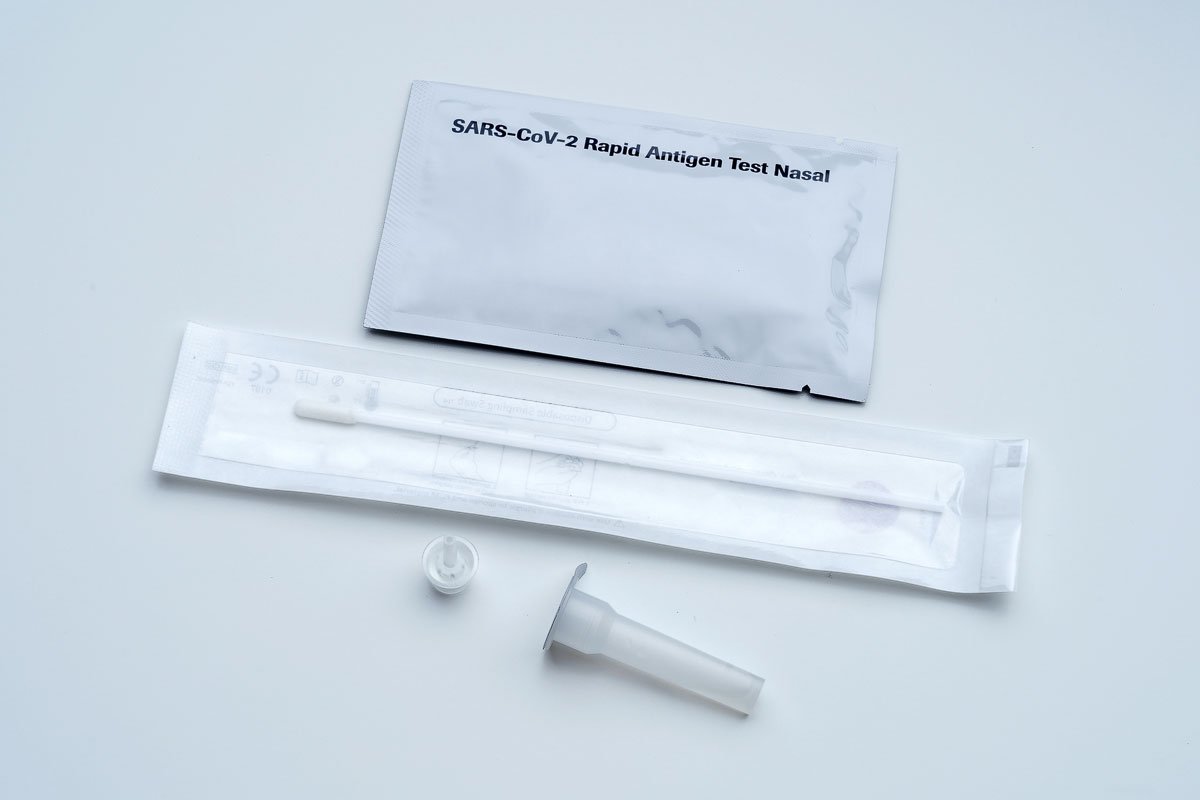 Fotograf Interlaken Medizin Sars-CoV-2 Rapid Antigen Test Nasal Schweiz MAMO Photography