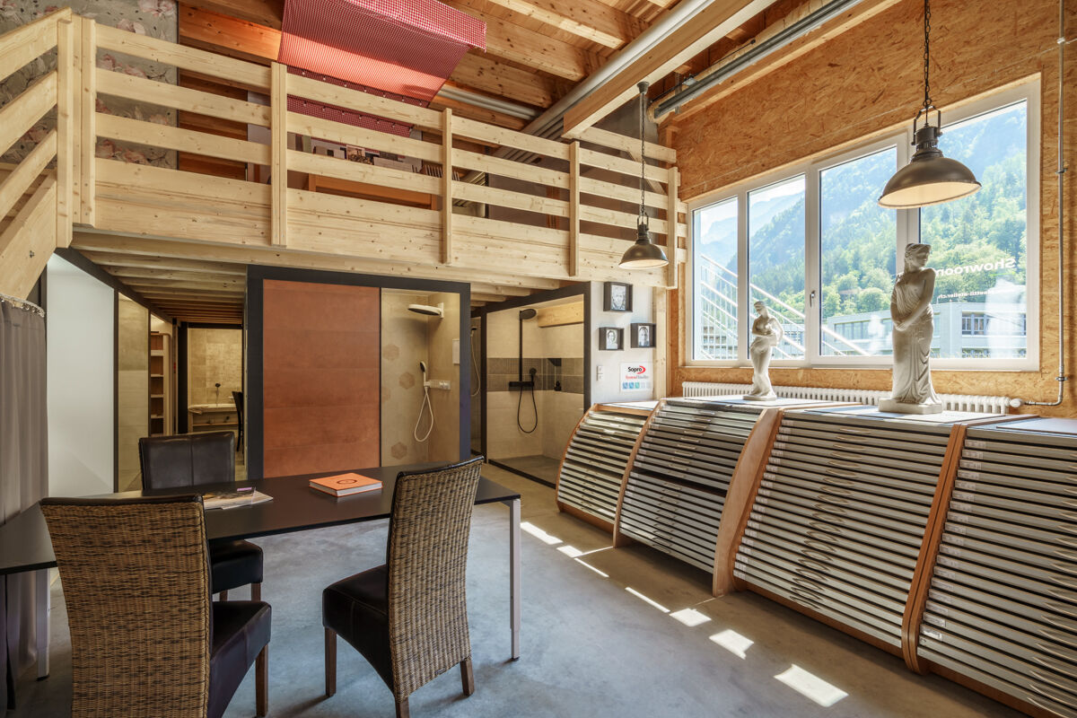 Fotograf Interlaken Thun Bern Plaettli-Atelier Rolf von Allmen Matten Interiorfotografie Architekturfotografie Baeder Duschen Keramikplatten Ausstellung Showroom