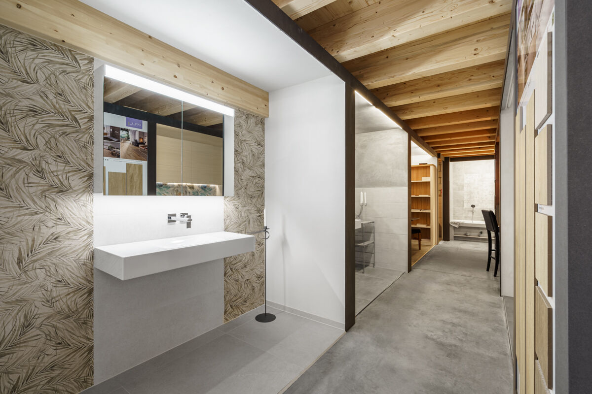 Fotograf Interlaken Thun Bern Plaettli-Atelier Rolf von Allmen Matten Interiorfotografie Architekturfotografie Baeder Duschen Keramikplatten Ausstellung Showroom