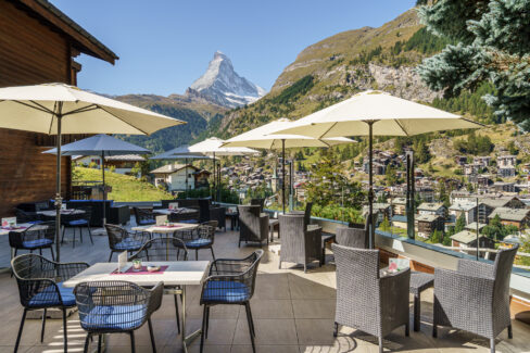Hotel Alpenroyal, Zermatt - Schweiz. Fotografiert von MAMO Photography, Interlaken - Schweiz. Hotelfotograf, Immobilienfotograf, Architekturfotograf, Terrasse Hotel Alpenroyal in Zermatt, Schweiz